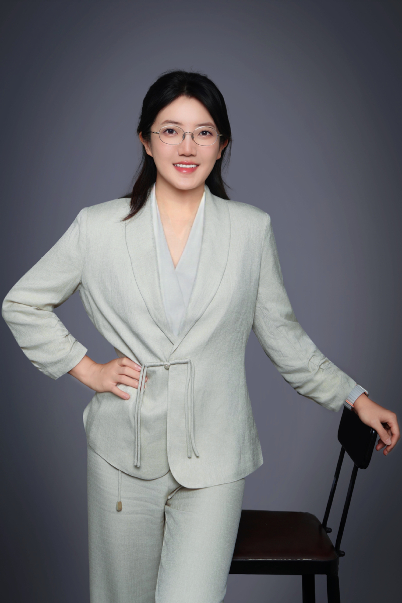 姓名：李若英